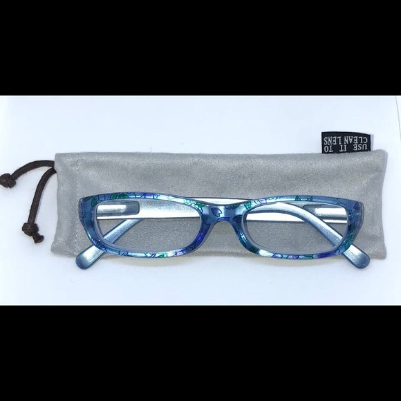 Readers - Picture 3 of 4